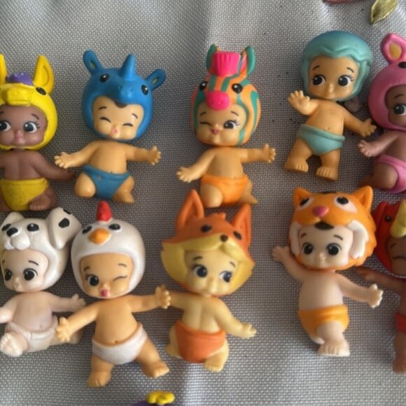Twozies Baby Figures Lot of 13 Moose‎ Toys - Picture 3 of 4